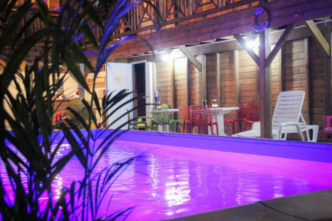 Residence Fruit De La Passion Caliente Sainte-Anne Exterior foto